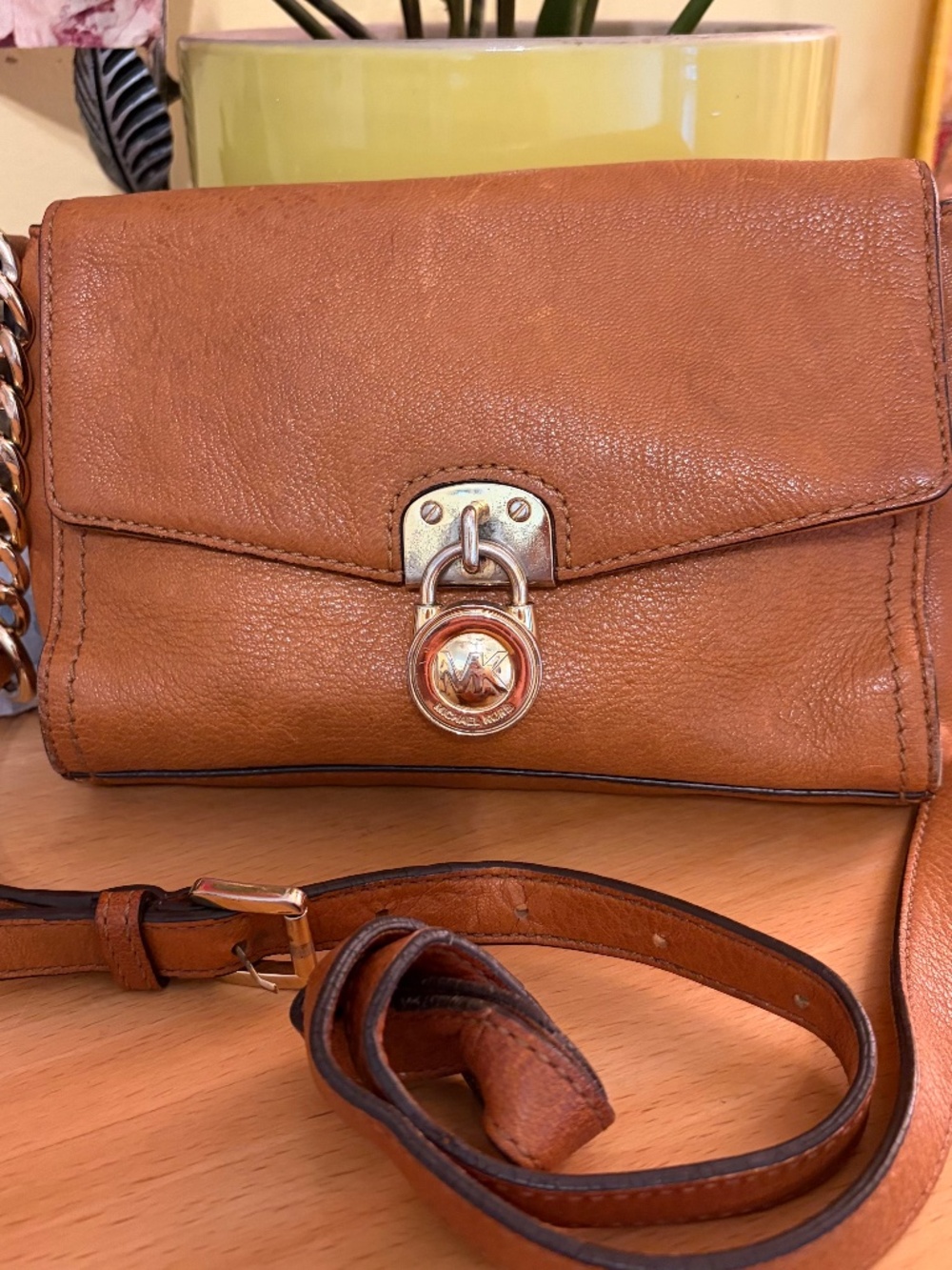 Michael Kors Hamilton Crossbody Purse Bag Cognac Pebbled Leather Lock Chain GUC